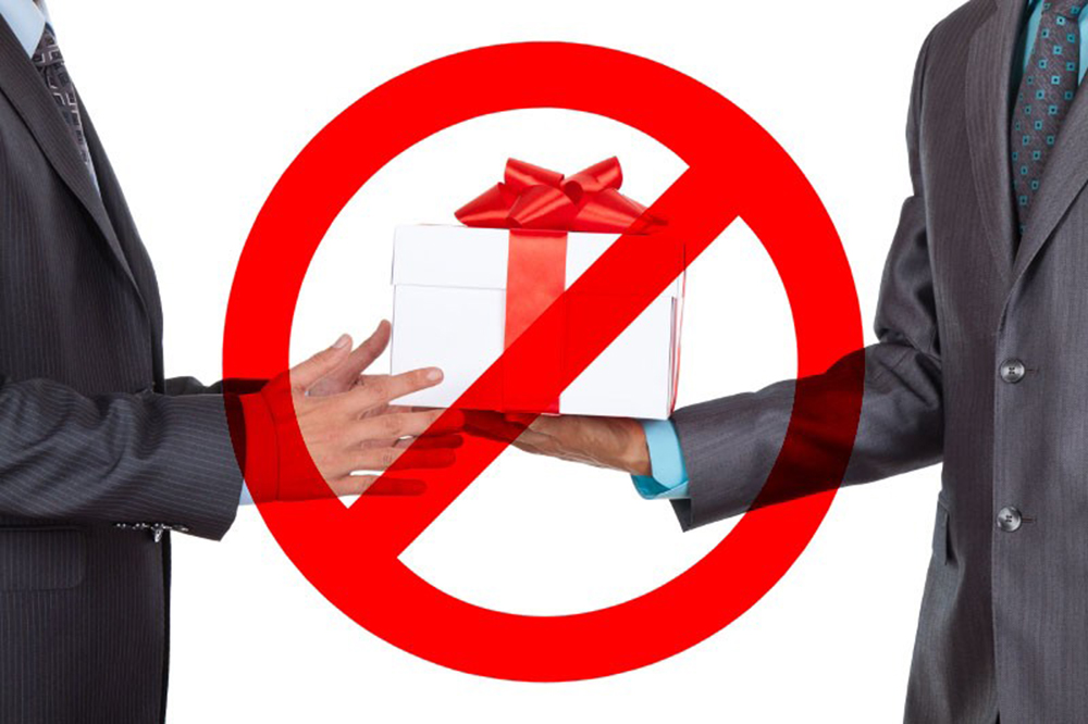 О запрете на дарение и получение подарков в связи с предстоящими новогодними и рожденственскими праздниками.